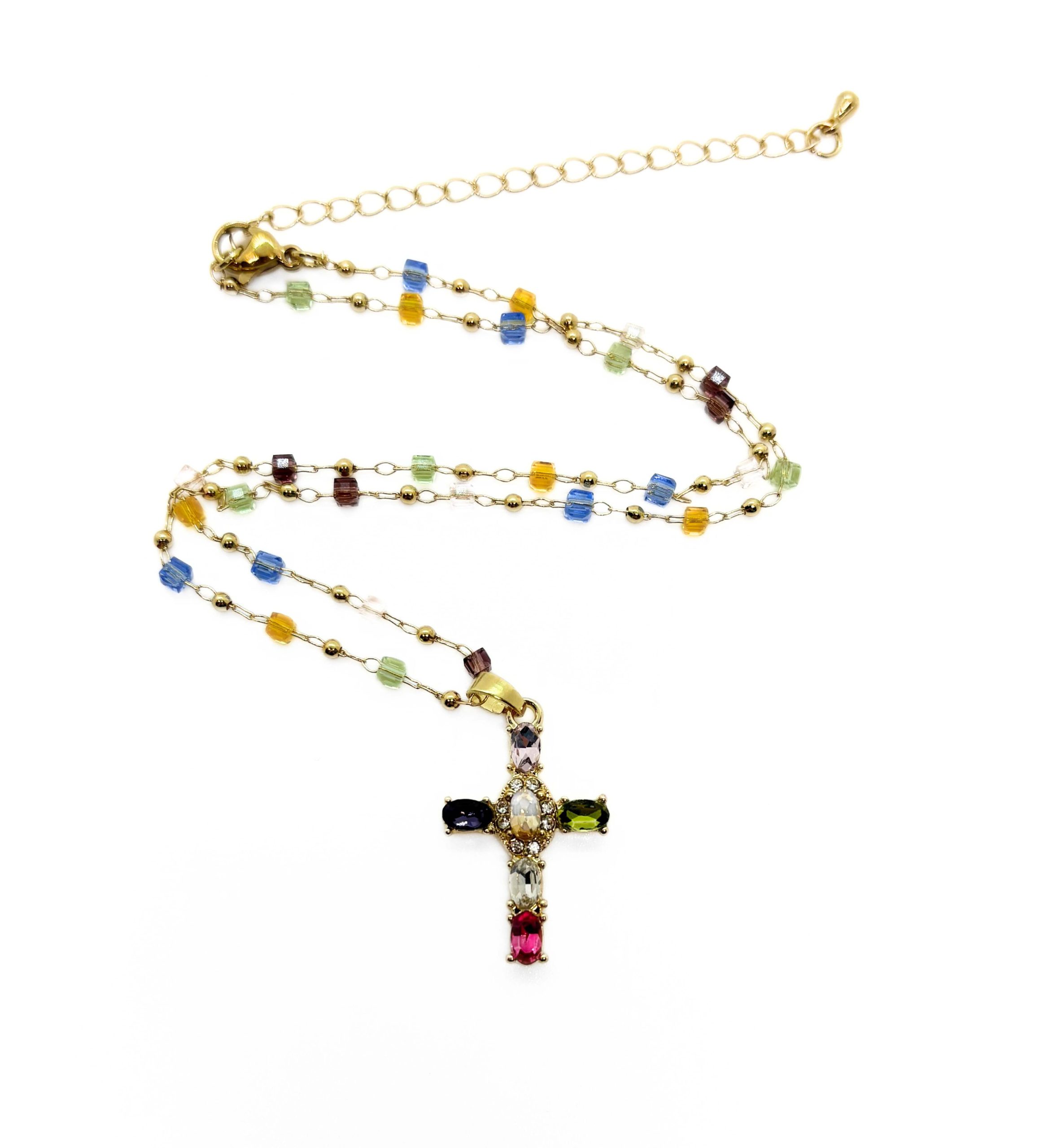 Collier de perle de cristal avec croix dorée et cristal multicolore