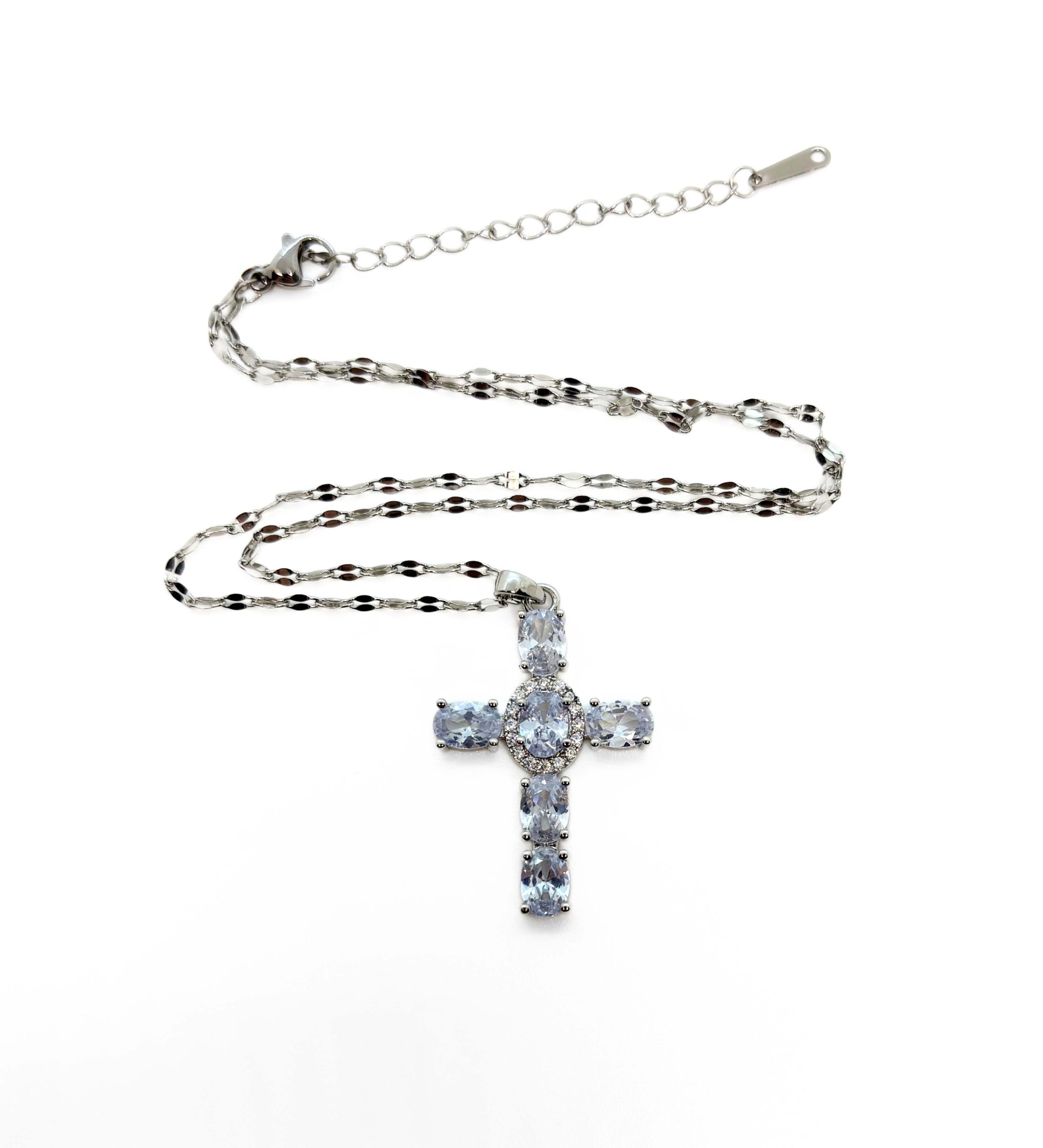 Collier avec croix argenté et cristal blanc